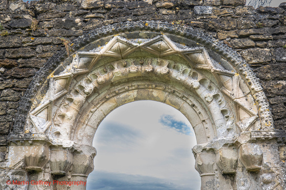 Arched doorway {from the cloister to the warming house?)